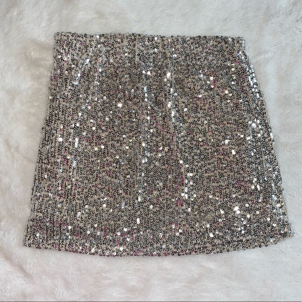 Sequin mini skirt ✨